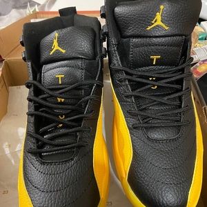Jordan’s retro 12 black/yellow